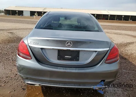 2020 Mercedes-Benz C 300 z USA, uszkodzony, nr VIN W1KWF8DB7LR574426